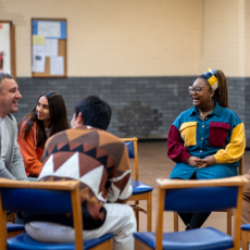 Een bijbelstudiegroep houdt een discussie