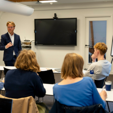 Masterstudenten tijdens een college