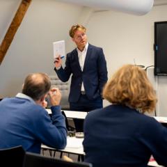 Docent tijdens een college