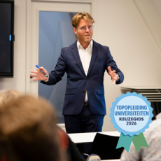 Docent tijdens een les