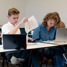 Studenten concentreren zich tijdens het college